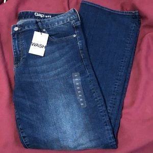 NWT🌟GAP JEANS🌟Size 33R, Med to Dark blue, boot cut jean.